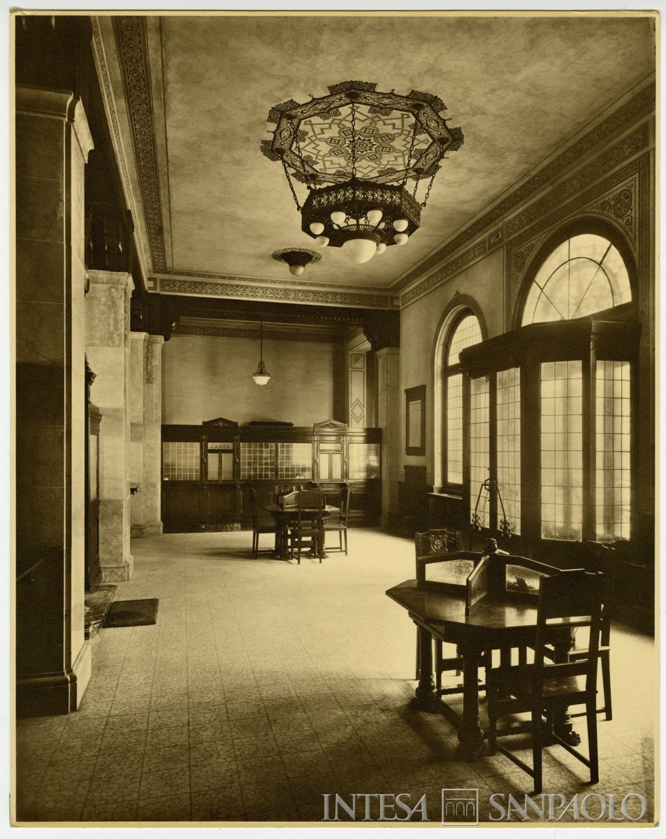 Cariplo, salone del pubblico della filiale di Legnano, 1927 (Giovara e Figli)