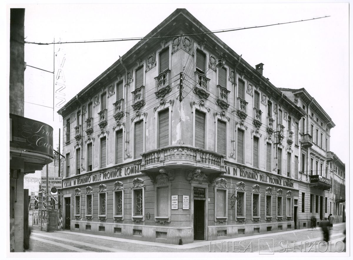 Cariplo, esterno della vecchia sede della filiale di Lodi in via Marsala 18, ante 1956 (fotografo sconosciuto)