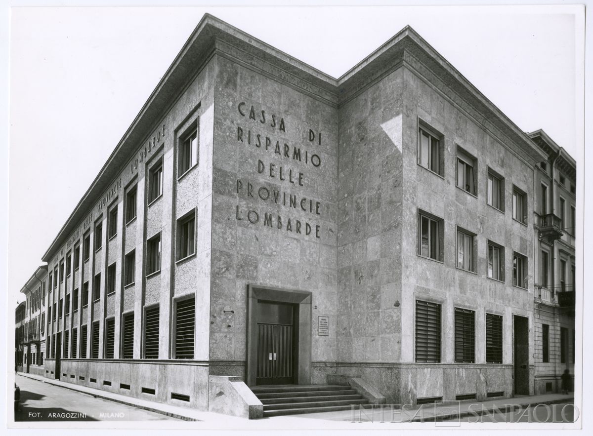 Cariplo, esterno della nuova sede della filiale di Lodi in via Marsala 18, 1956 (Vincenzo Aragozzini)