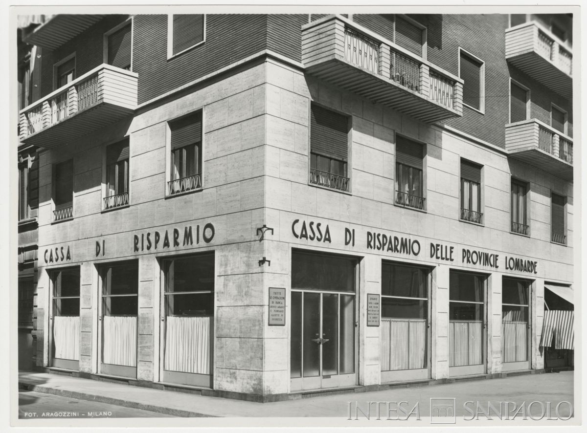 Cariplo, Milano, Agenzia 8 - Canonica, via Paolo Sarpi, esterno, 20 maggio 1952 (Vincenzo Aragozzini)