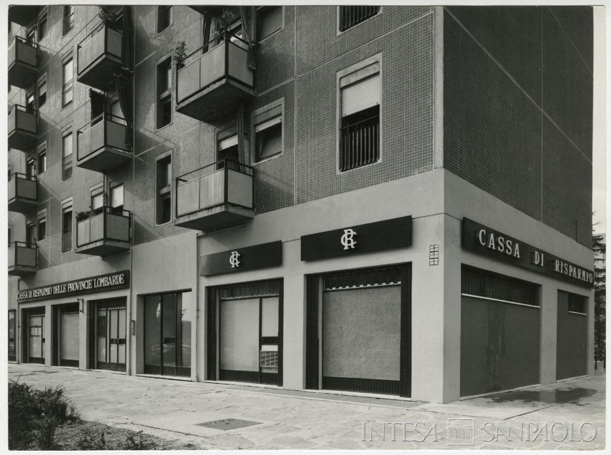Cariplo, Milano, esterno dell'agenzia 43 - Gratosoglio in via Saponaro 2, Anni '70 (fotografo Elle2)