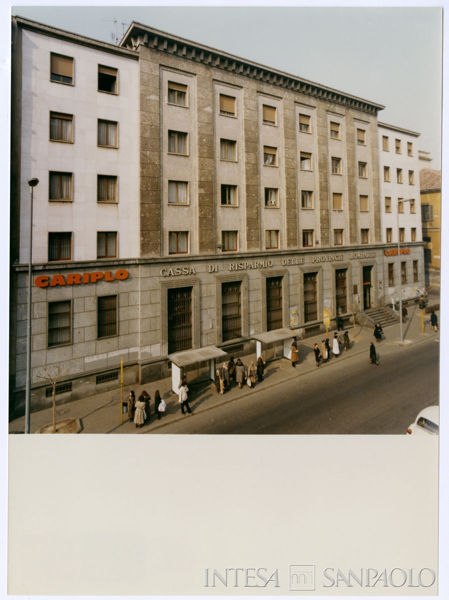 Cariplo, esterno della Sede di Monza, 30 marzo 1981 (Mario La Porta)