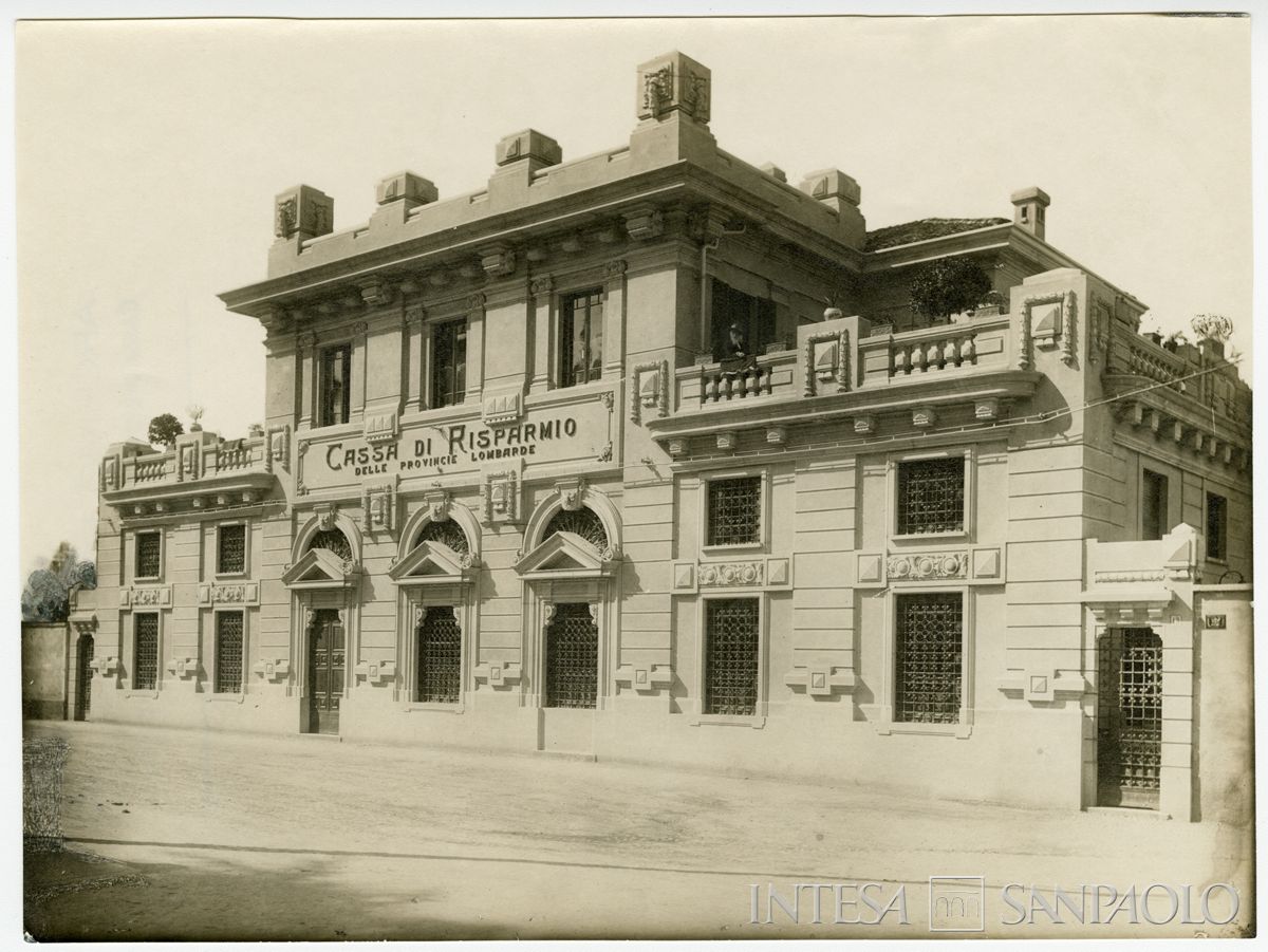 Cariplo, esterno dell'Agenzia 1 di Monza, 1919-1921 (Fotografia Bianchi)