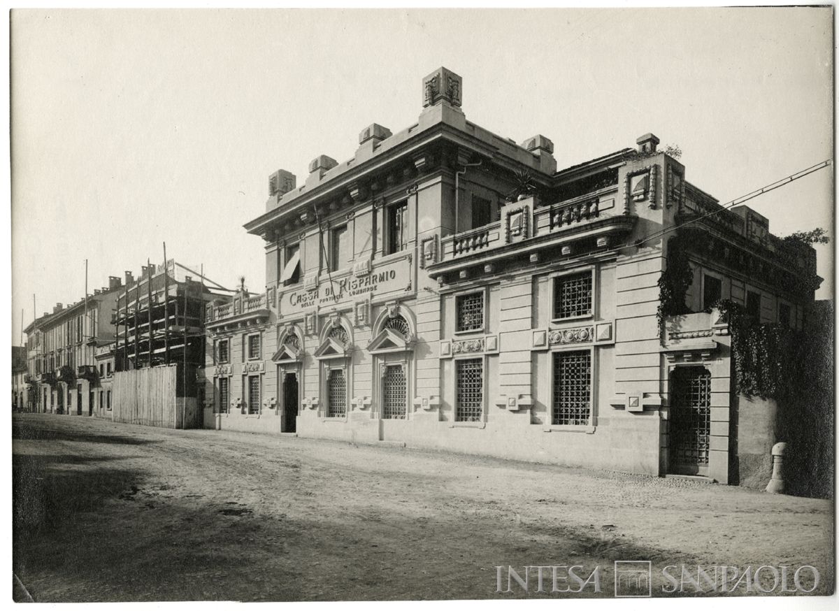 Cariplo, esterno dell'Agenzia 1 di Monza, 1919-1921 (Fotografia Bianchi)