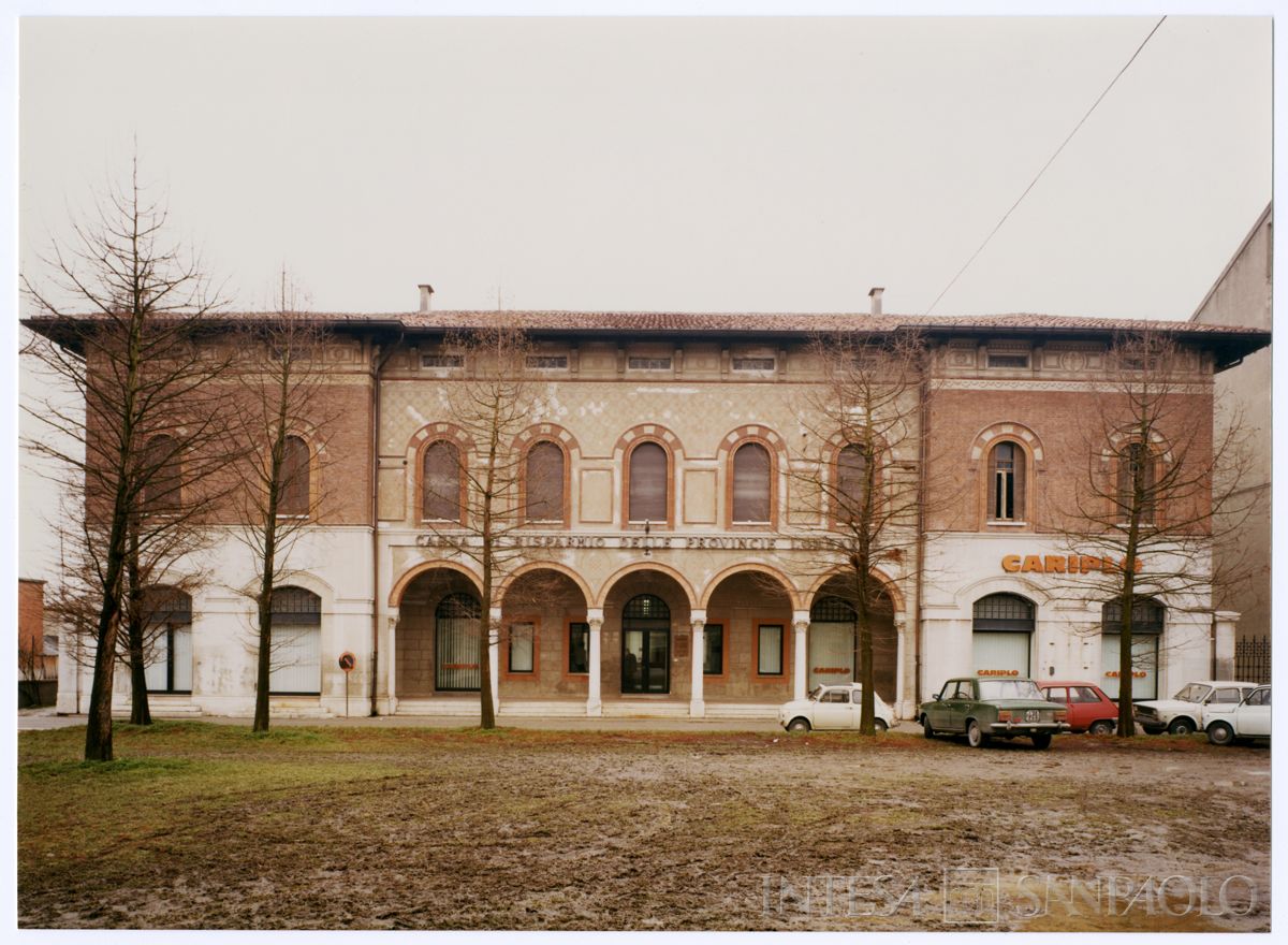 Cariplo, esterno della filiale di Pegognaga, 1982 (Mario La Porta)