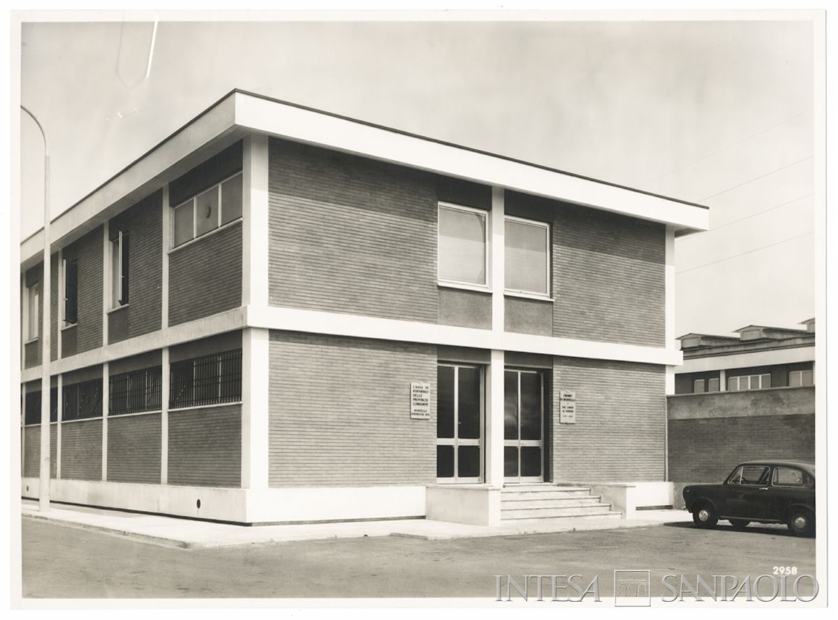 Cariplo, esterno della filiale a Pioltello frazione Limito, c/o Magazzini Generali Eurodocks, in via Dante 30, 16 luglio 1969 (fotografia di Vincenzo Aragozzini)