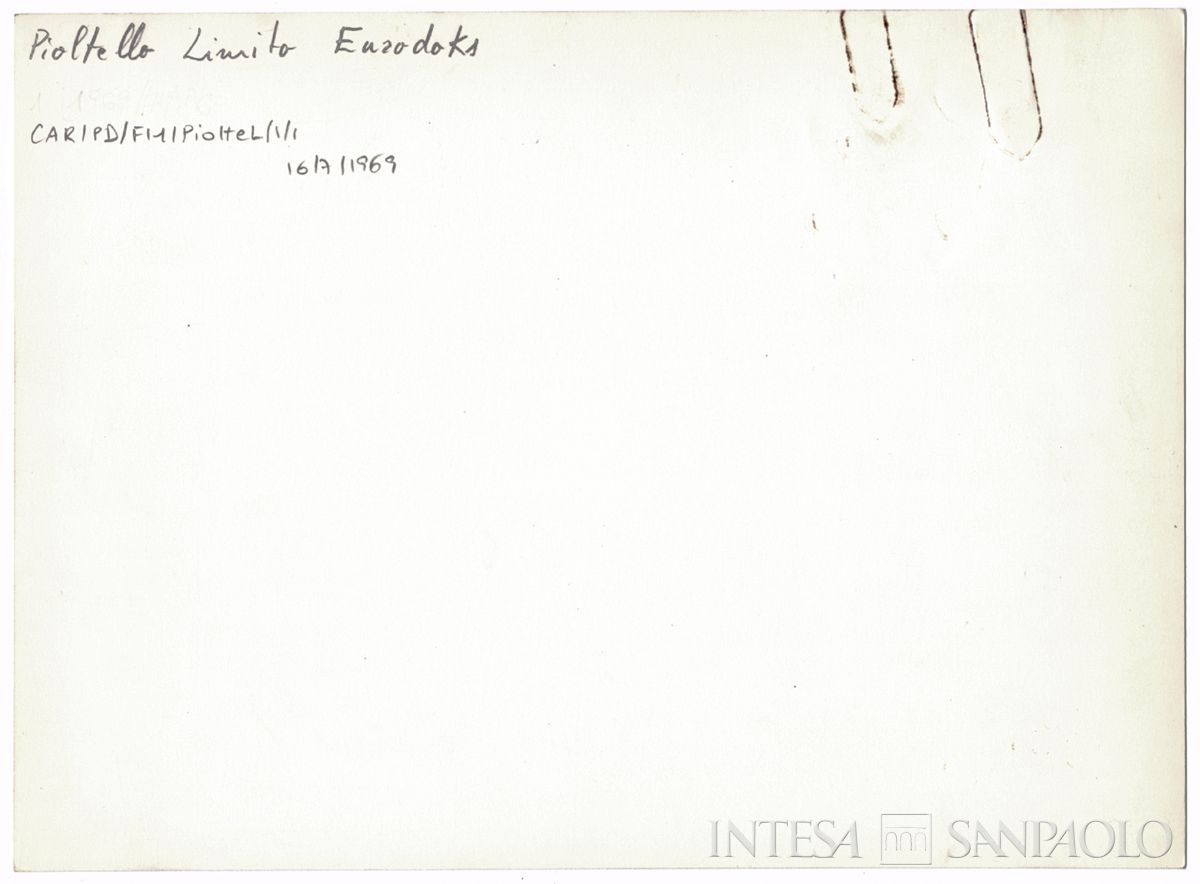 Cariplo, esterno della filiale a Pioltello frazione Limito, c/o Magazzini Generali Eurodocks, in via Dante 30, 16 luglio 1969 (fotografia di Vincenzo Aragozzini) (verso)