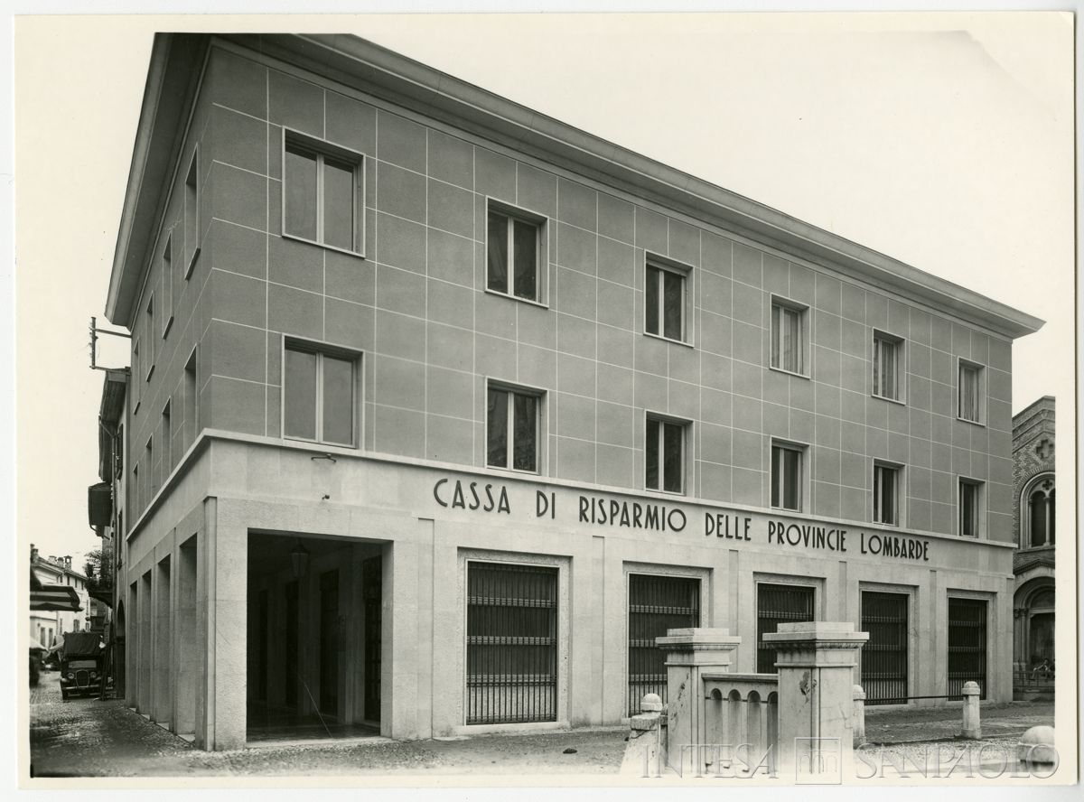 Cariplo, esterno della filiale di Romano di Lombardia, 22 giugno 1953 (Vincenzo Aragozzini)