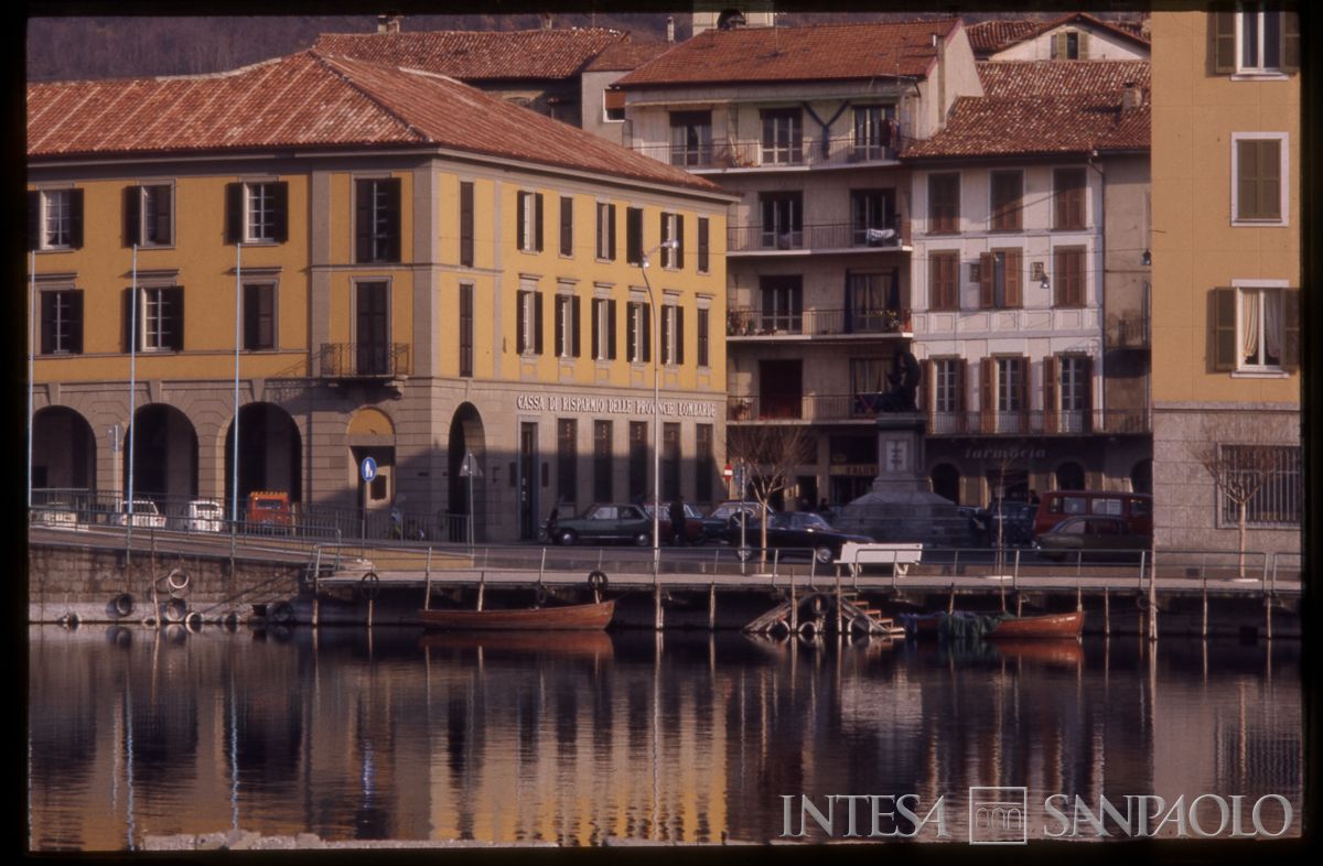 Cariplo, esterno della filiale di Sarnico, [1975] (Tito Terzi)
