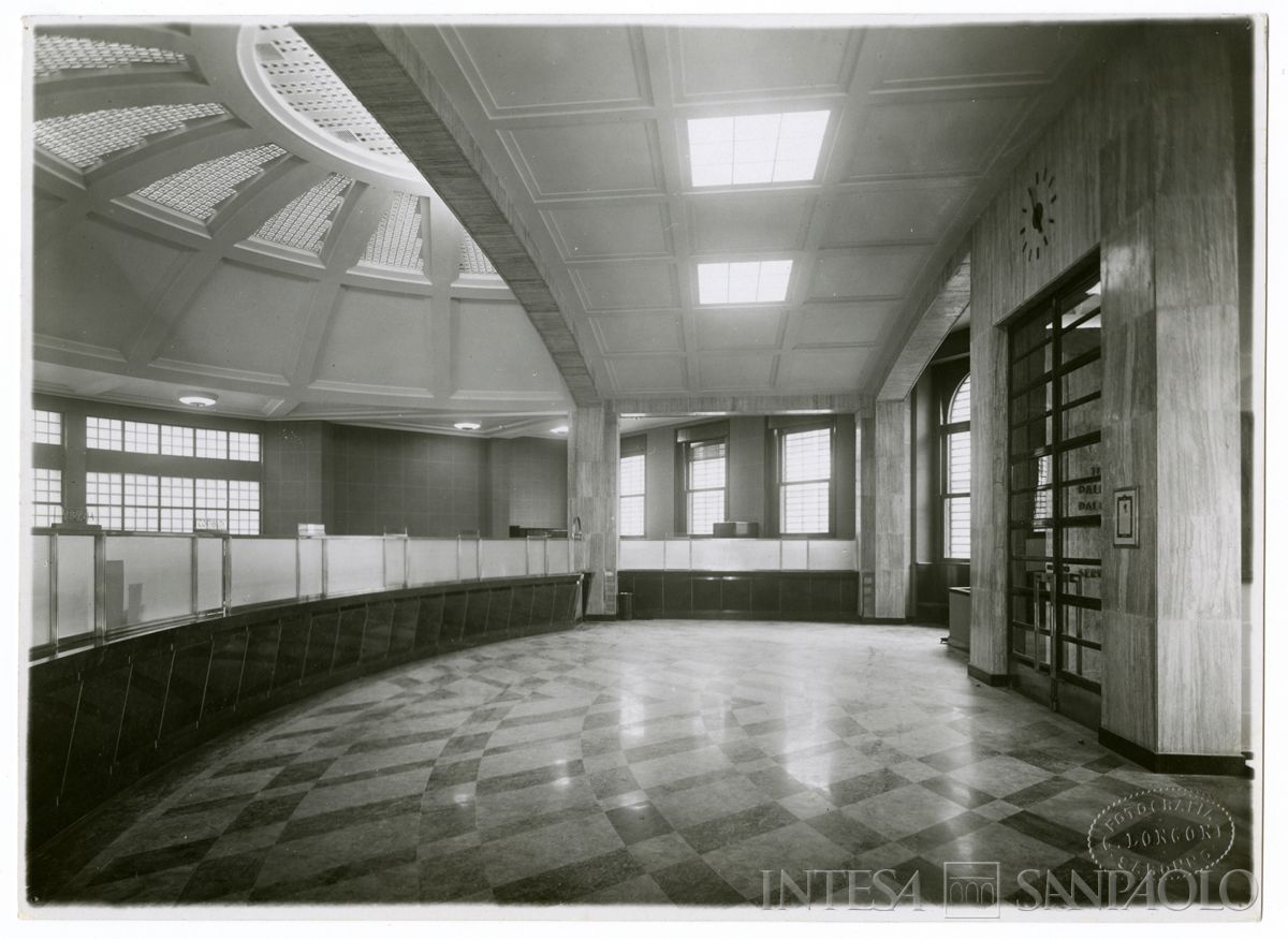 Cariplo, salone del pubblico della filiale di Saronno, 1936 (Fotografia G. Longoni)