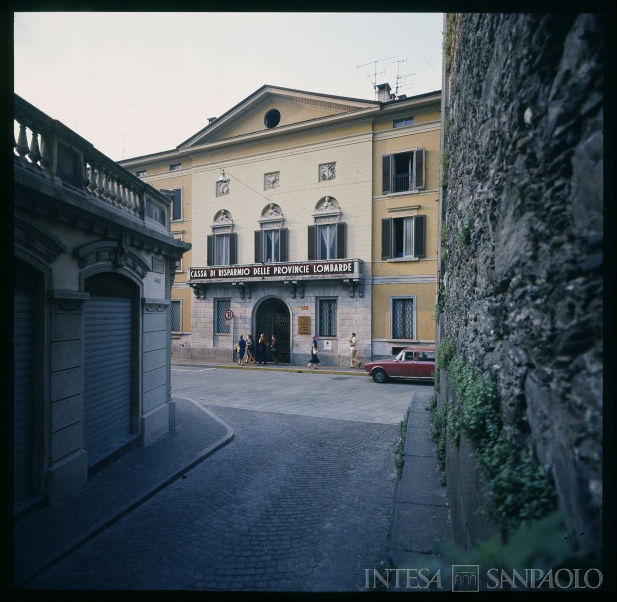 Cariplo, esterno della Sede di Sondrio, anni 1980 (fotografo sconosciuto)