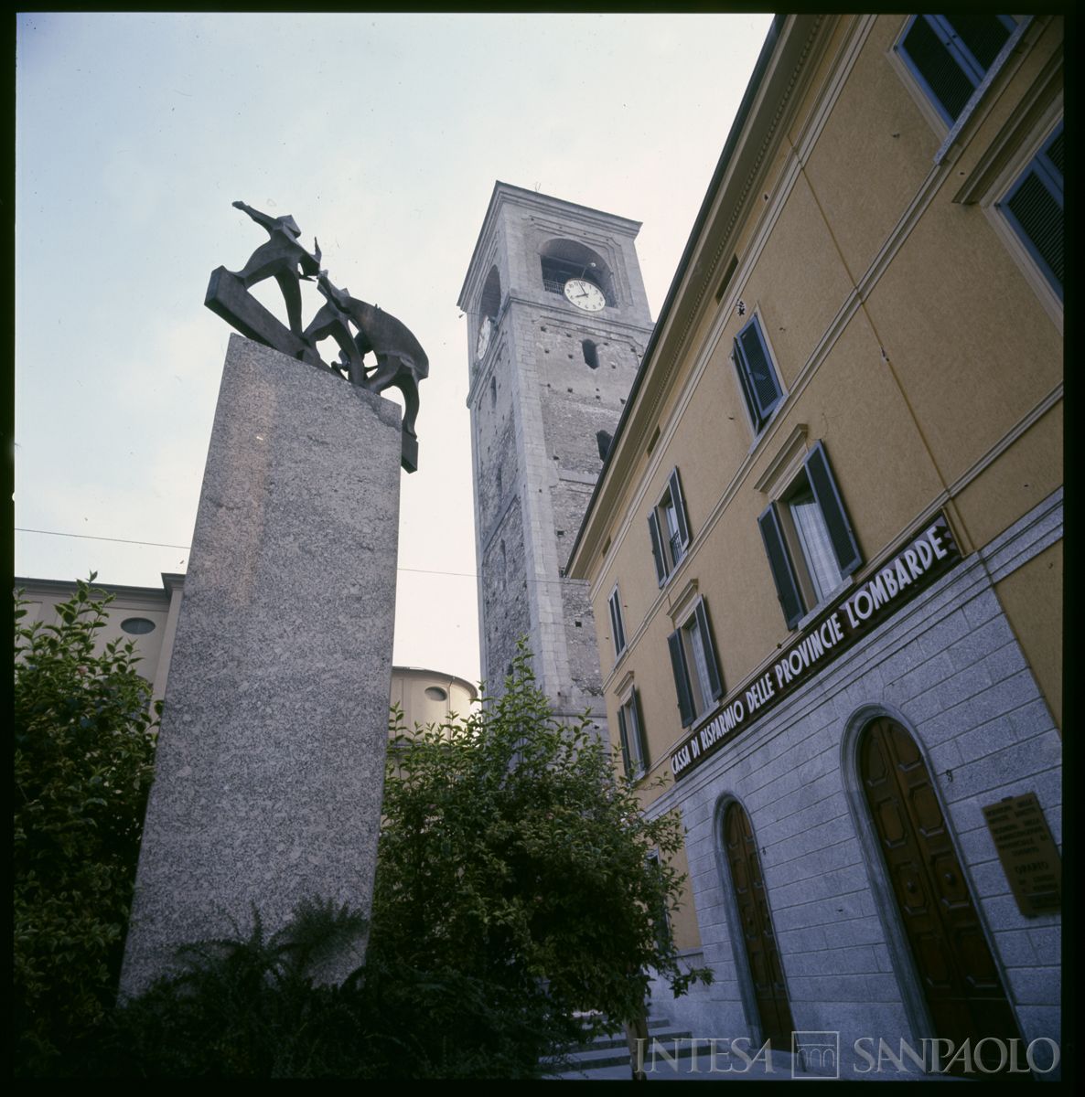 Cariplo, esterno della Sede di Sondrio, anni 1980 (fotografo sconosciuto)