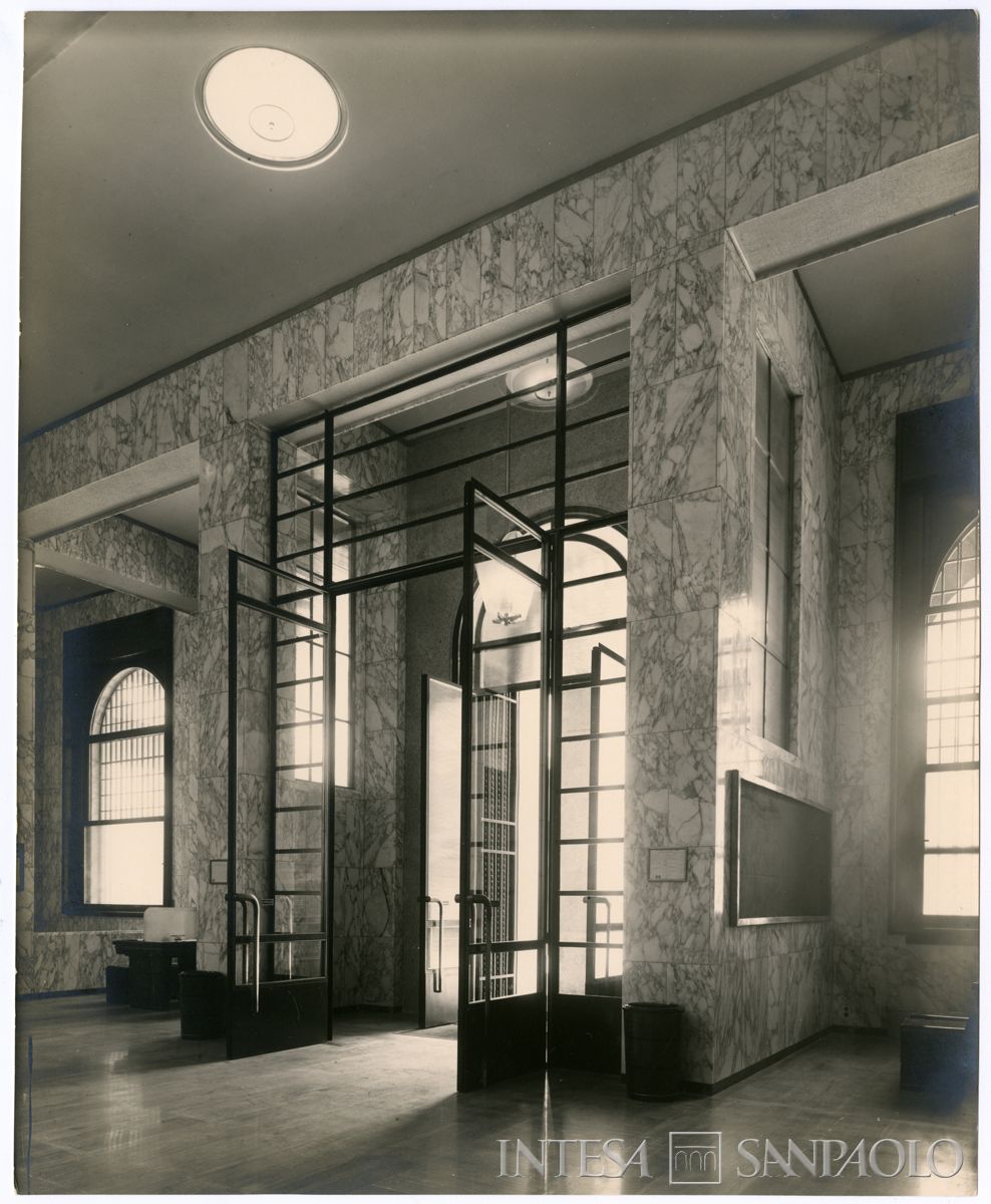 Cariplo, ingresso della Sede di Varese, [1939] (Paganini)