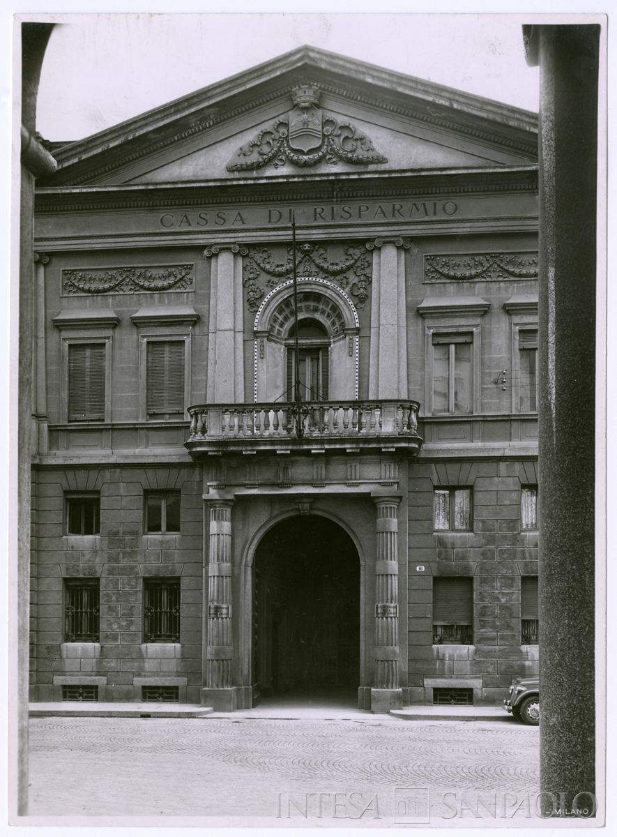 Cariplo, esterno della filiale di Voghera, 20 maggio 1952 (Vincenzo Aragozzini)