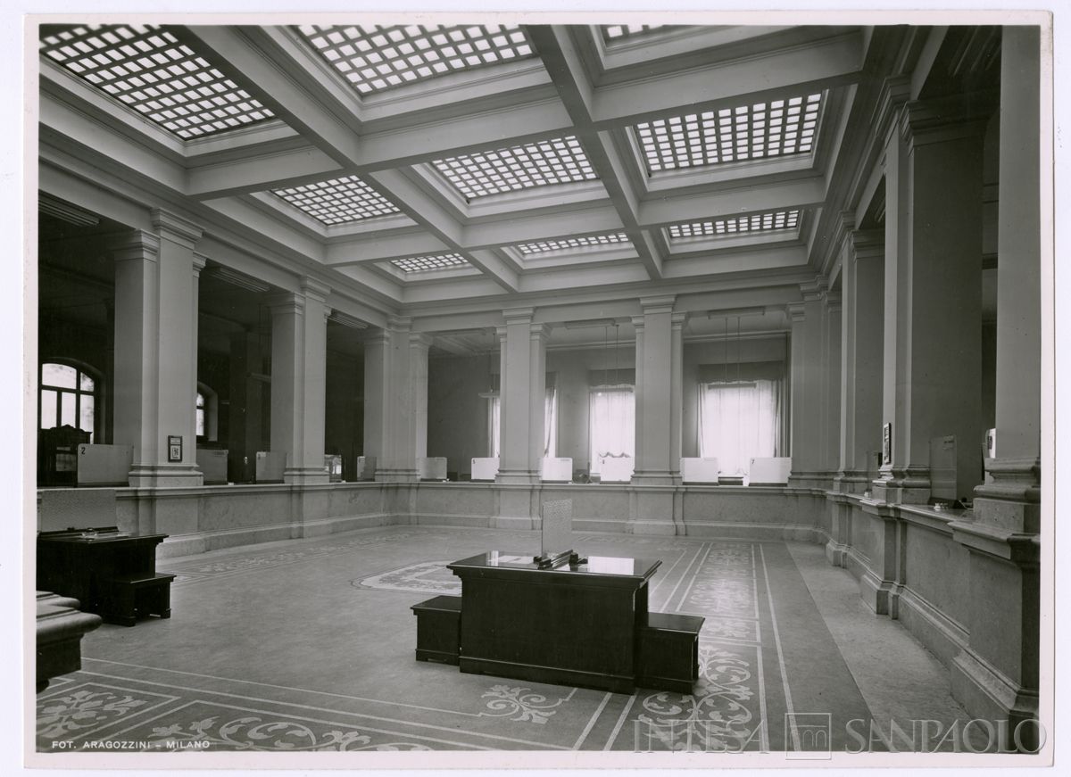 Cariplo, salone del pubblico della filiale di Voghera, 20 maggio 1952 (Vincenzo Aragozzini)