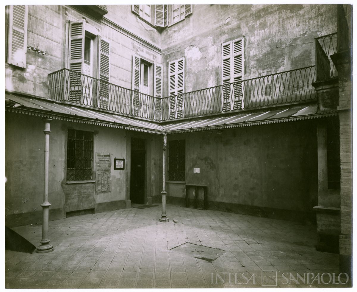 Cariplo, esterno della filiale di Tortona, novembre 1926 (fotografo sconosciuto)