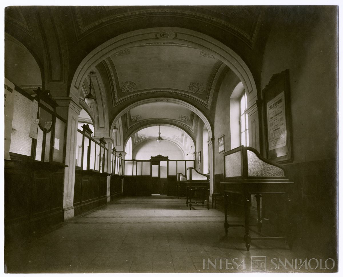 Cariplo, salone del pubblico della filiale di Tortona, novembre 1926 (fotografo sconosciuto)