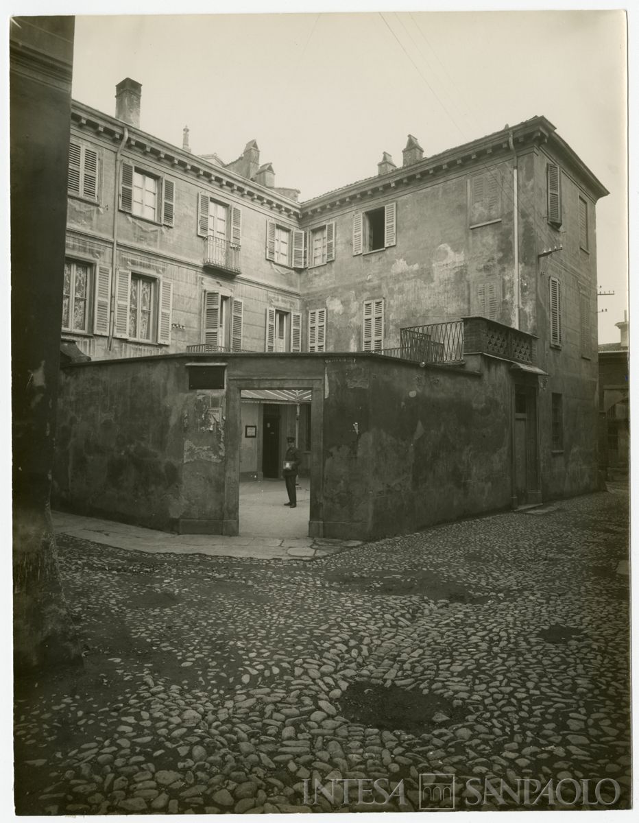 Cariplo, esterno della filiale di Tortona, novembre 1926 (fotografo sconosciuto)