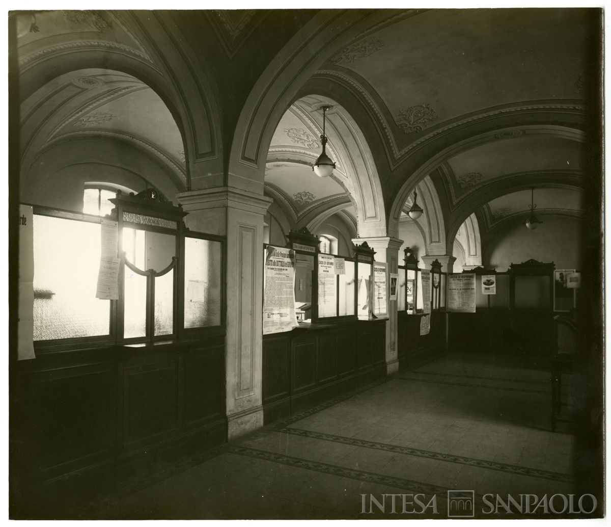 Cariplo, salone del pubblico della filiale di Tortona, novembre 1926 (fotografo sconosciuto)