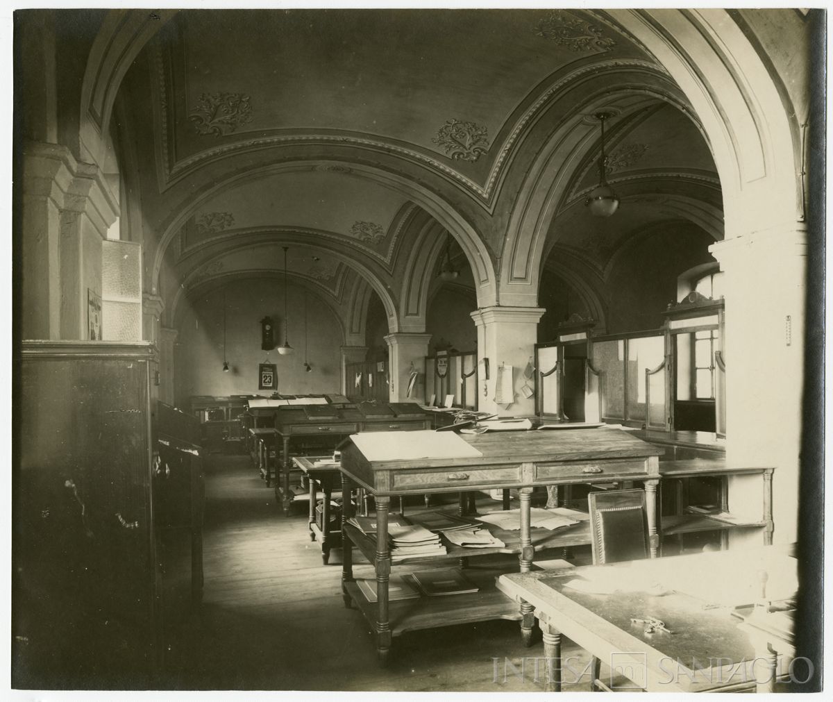 Cariplo, back office della filiale di Tortona, novembre 1926 (fotografo sconosciuto)