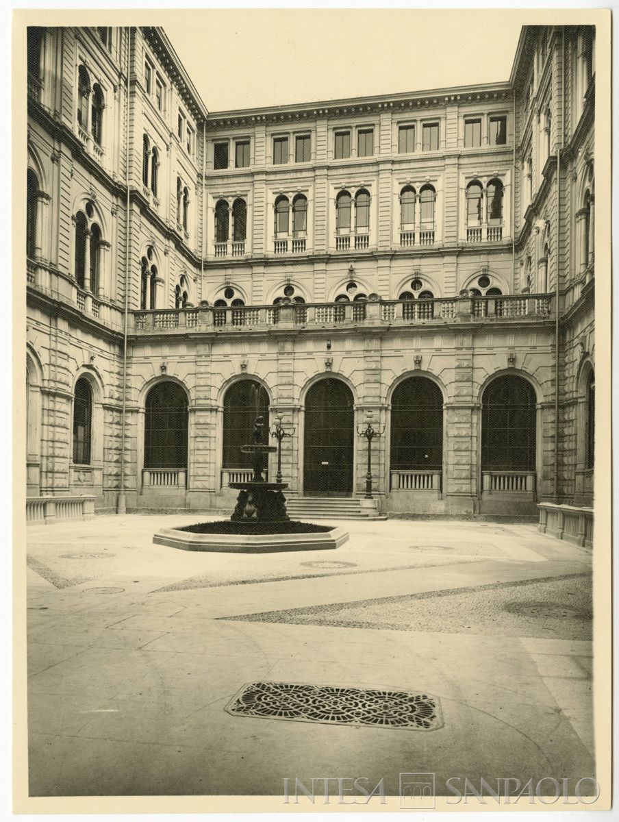 Cà de Sass, cortile interno, anni 1930 (fotografo sconosciuto)