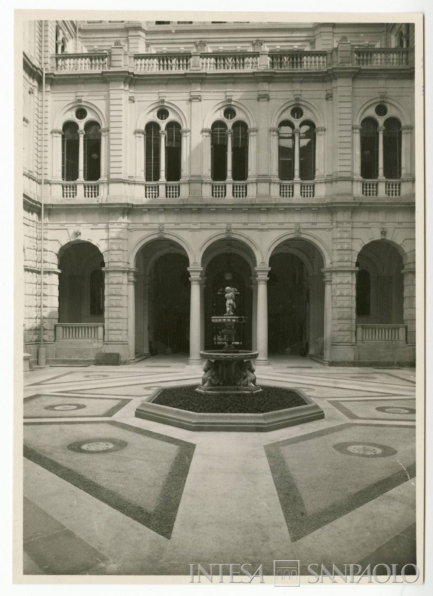 Cà de Sass, cortile interno, anni 1930 (fotografo sconosciuto)