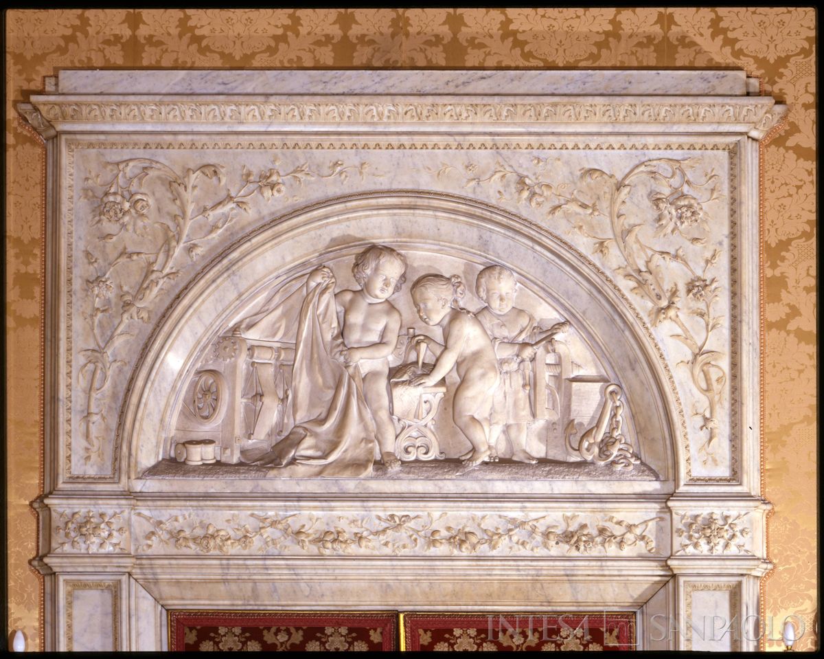 Cà de Sass, lunetta in marmo scolpita da Lorenzo Vela, raffigurante l'Industria, nel Salone della Commissione Centrale di Beneficenza, anni 1990 (Foto Nino De Angelis)