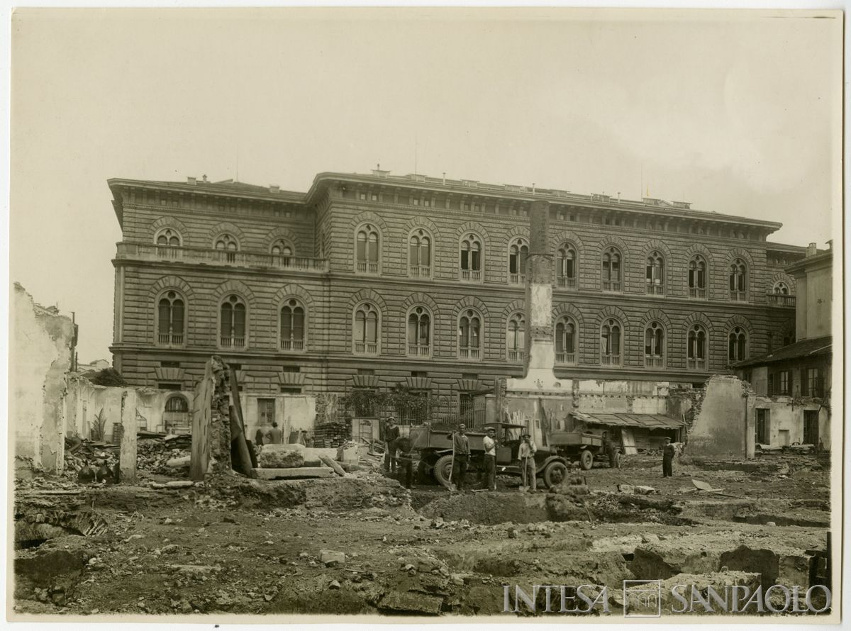 Palazzo delle Colonne, demolizione degli edifici preesistenti, 1930 (foto di Riccardo Paganini)