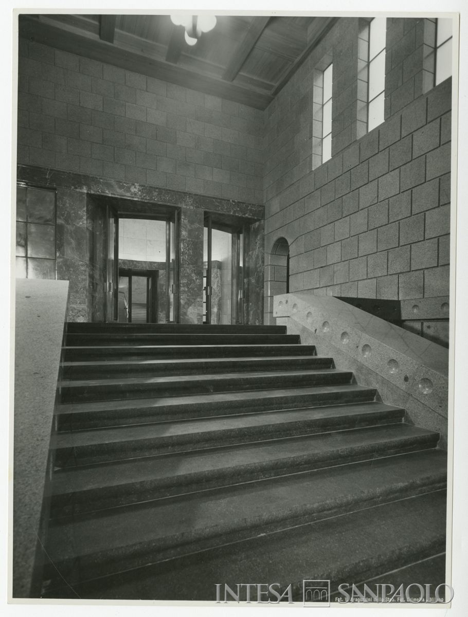 Palazzo delle Colonne, discesa al caveau, 1941 (Vincenzo Aragozzini dello Stabilimento Fotografico Crimella)