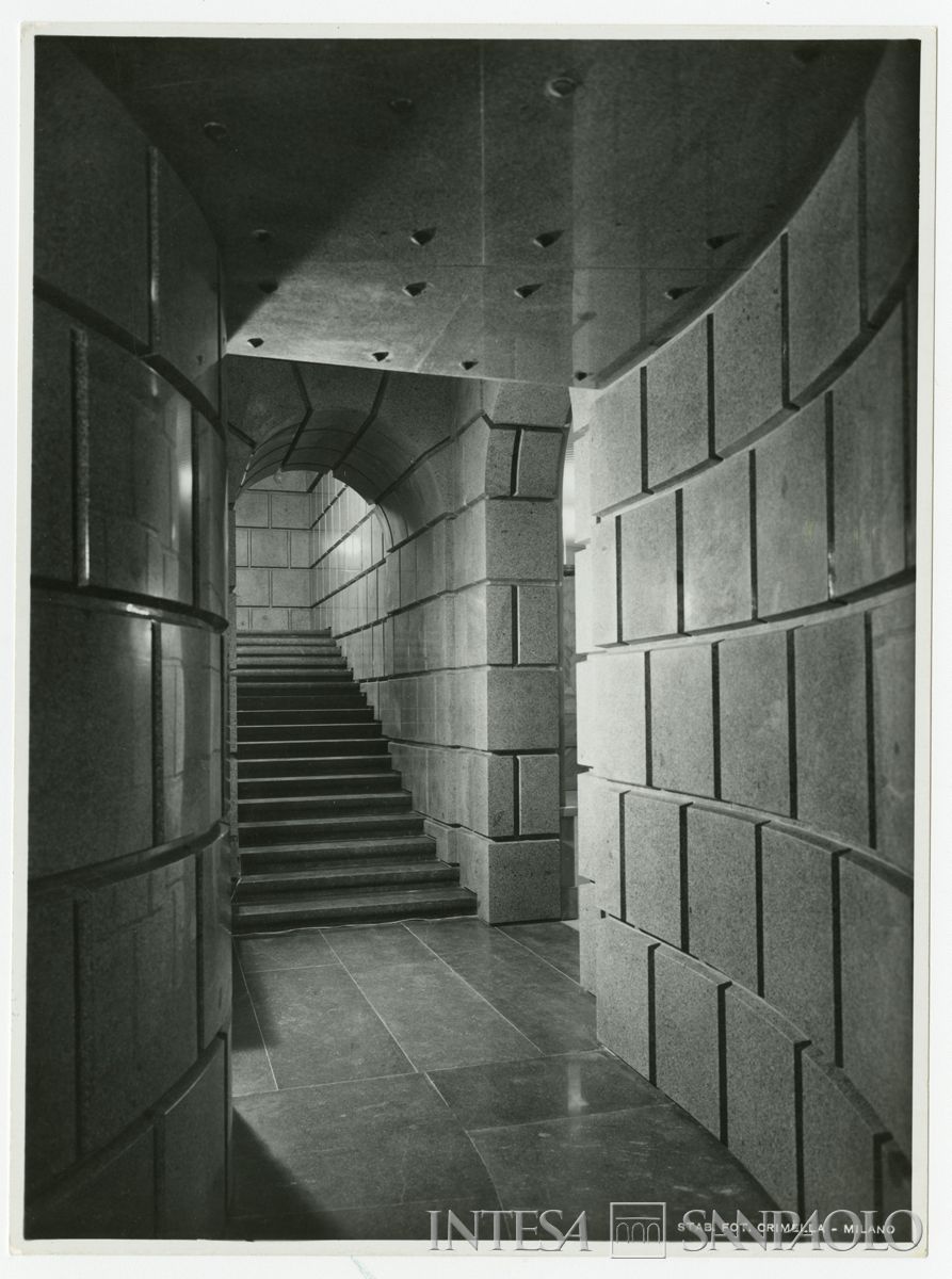 Palazzo delle Colonne, discesa al caveau, 1941 (Vincenzo Aragozzini dello Stabilimento Fotografico Crimella)