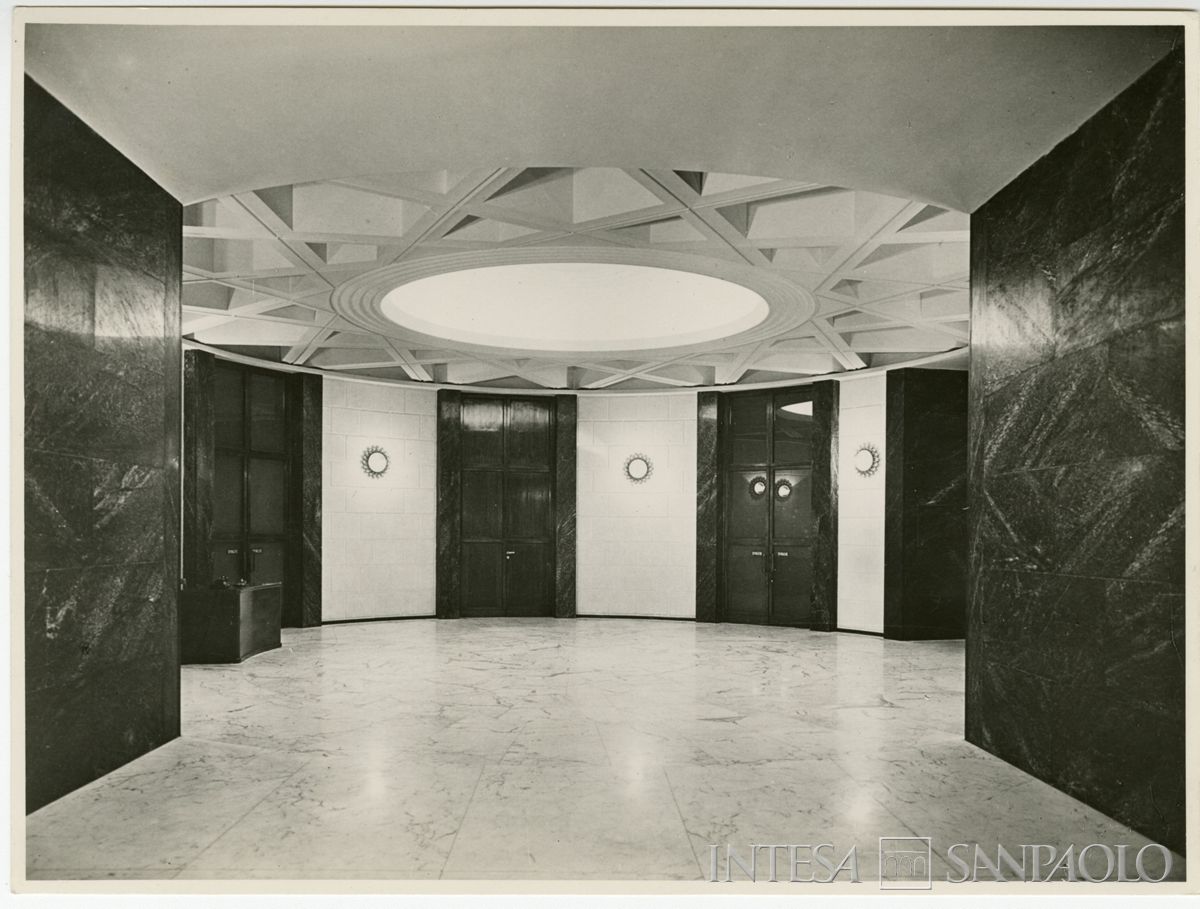 Palazzo delle Colonne, vestibolo ai piani superiori, 1941 (Vincenzo Aragozzini dello Stabilimento Fotografico Crimella)