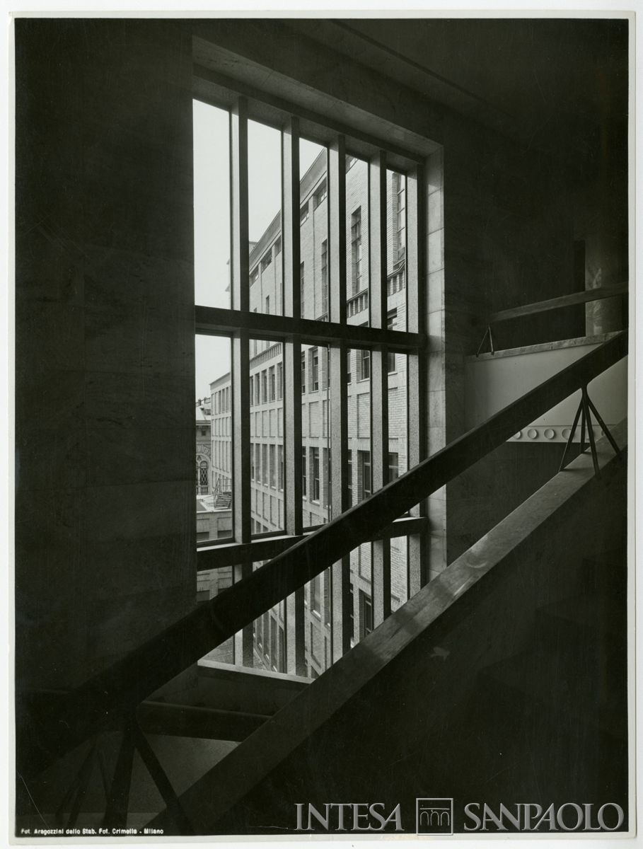 Palazzo delle Colonne, scalone interno, 1940-1950 (Vincenzo Aragozzini dello Stabilimento Fotografico Crimella)