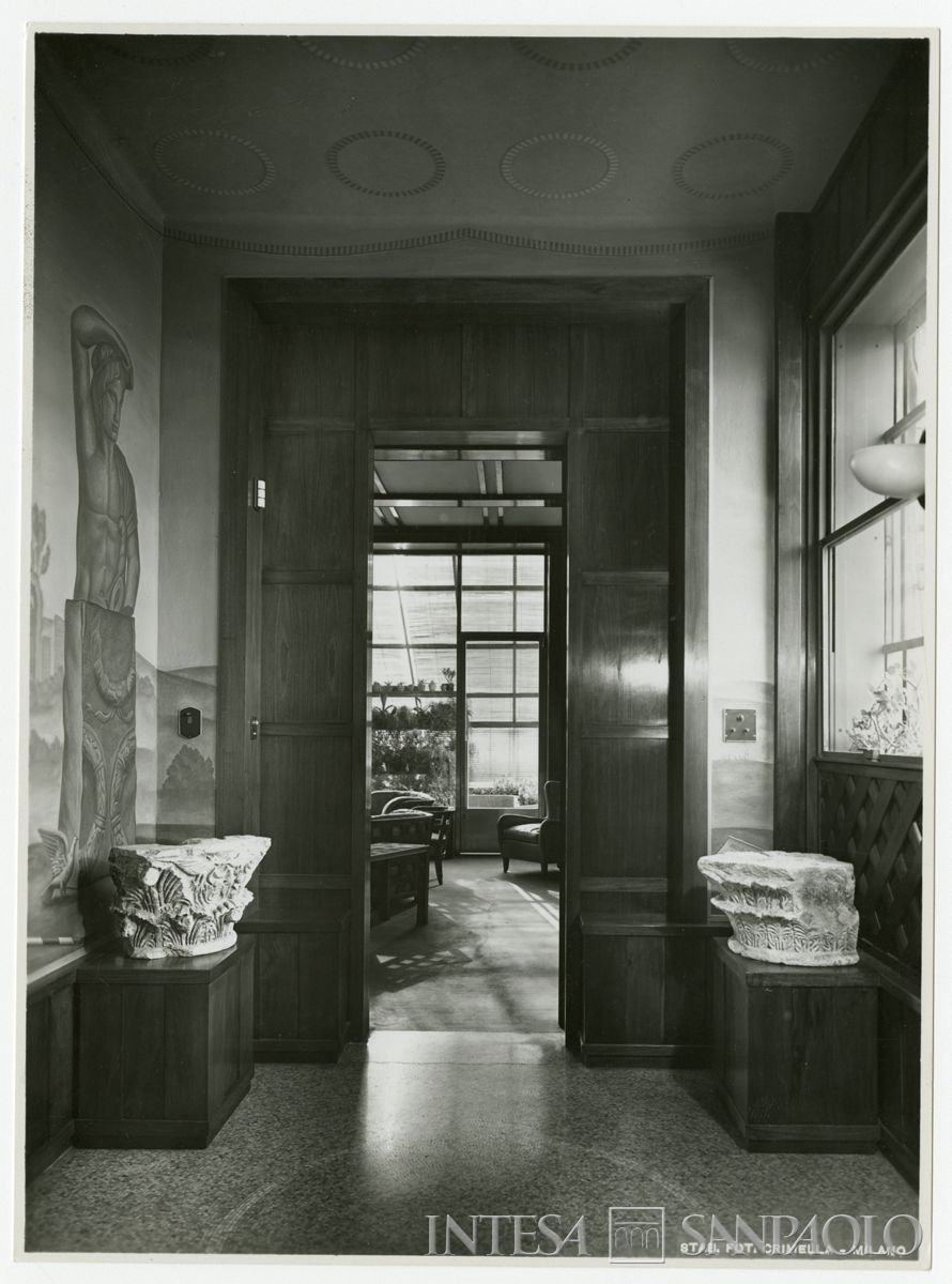Palazzo delle Colonne, ingresso di un salottino al quarto piano, 1941 (Vincenzo Aragozzini dello Stabilimento Fotografico Crimella)