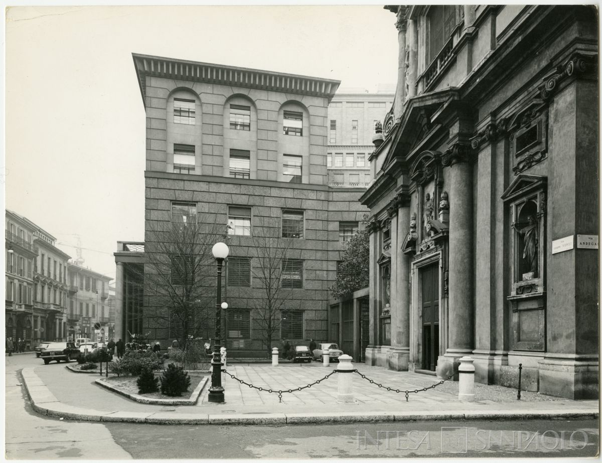 Palazzo delle Colonne, esterno, fine 1960 (Elle2)