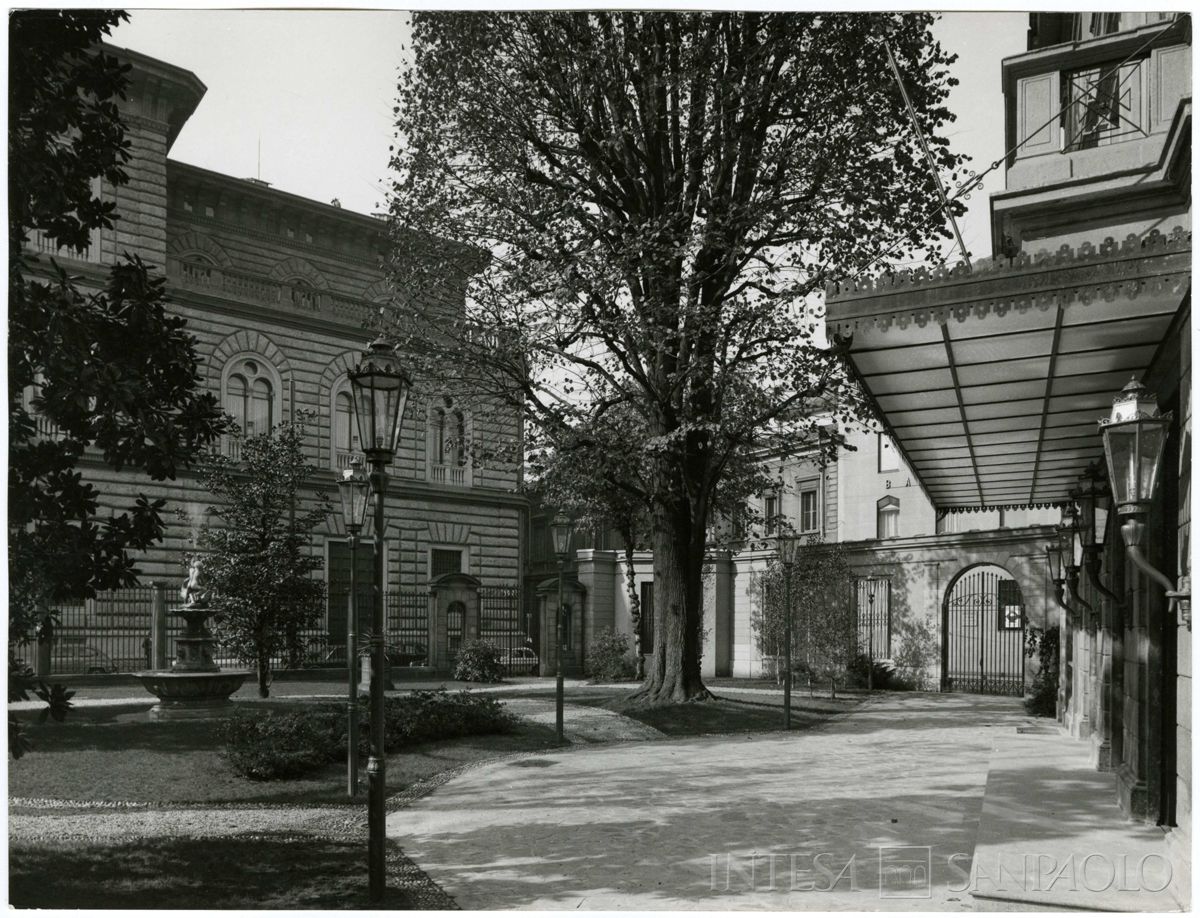 Palazzo Confalonieri, giardino interno del Centro Congressi, 1969 (foto di Elle2)