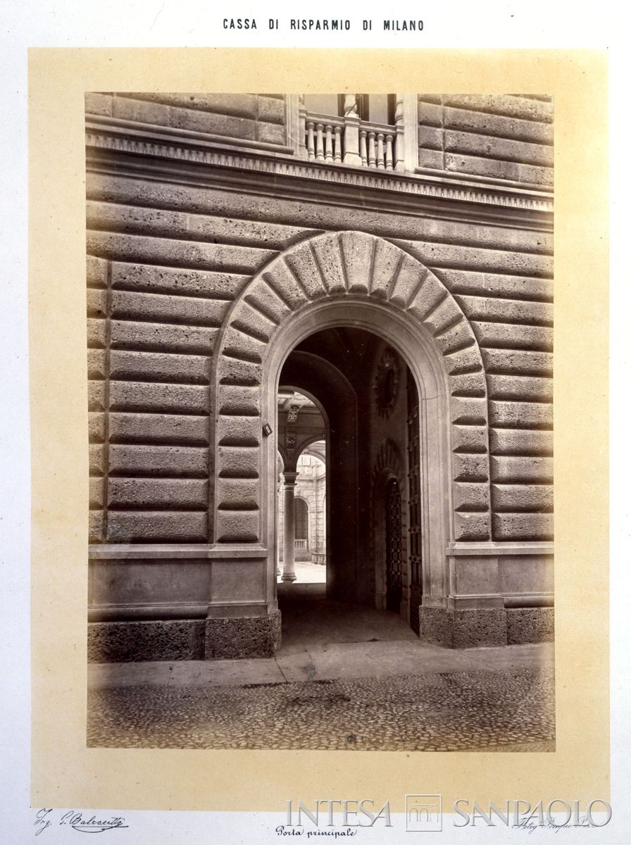 Cà de Sass, ingresso in via Monte di Pietà 8, riproduzione moderna dell'album del 1872 (Foto Nino De Angelis)