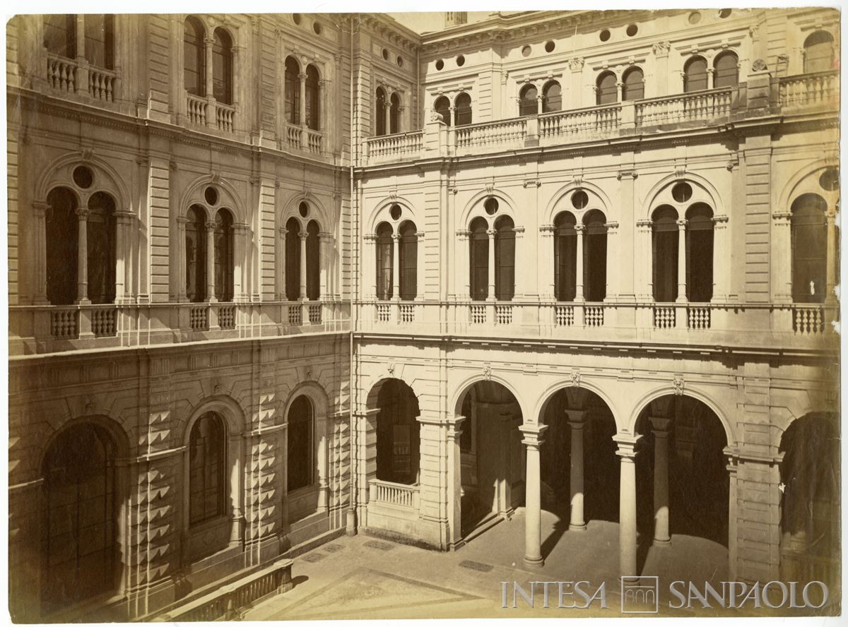 Cà de Sass, scorcio del cortile, 1872 (Foto Pompeo Pozzi)