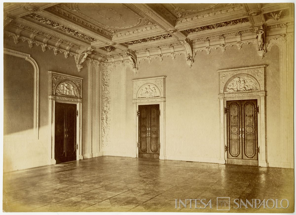 Cà de Sass, Salone della Commissione Centrale di Beneficenza, 1872 (Foto Pompeo Pozzi)