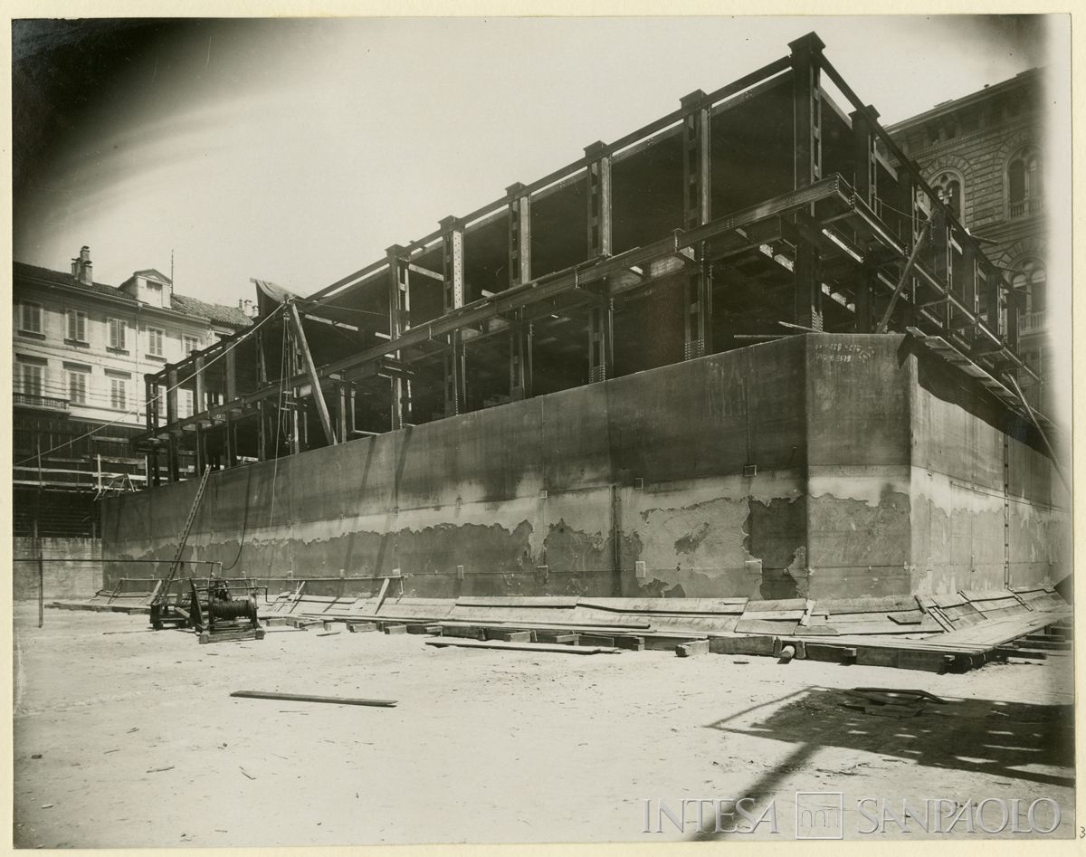 Palazzo delle Colonne, costruzione dello scafo metallico, 1937 (Riccardo Paganini)