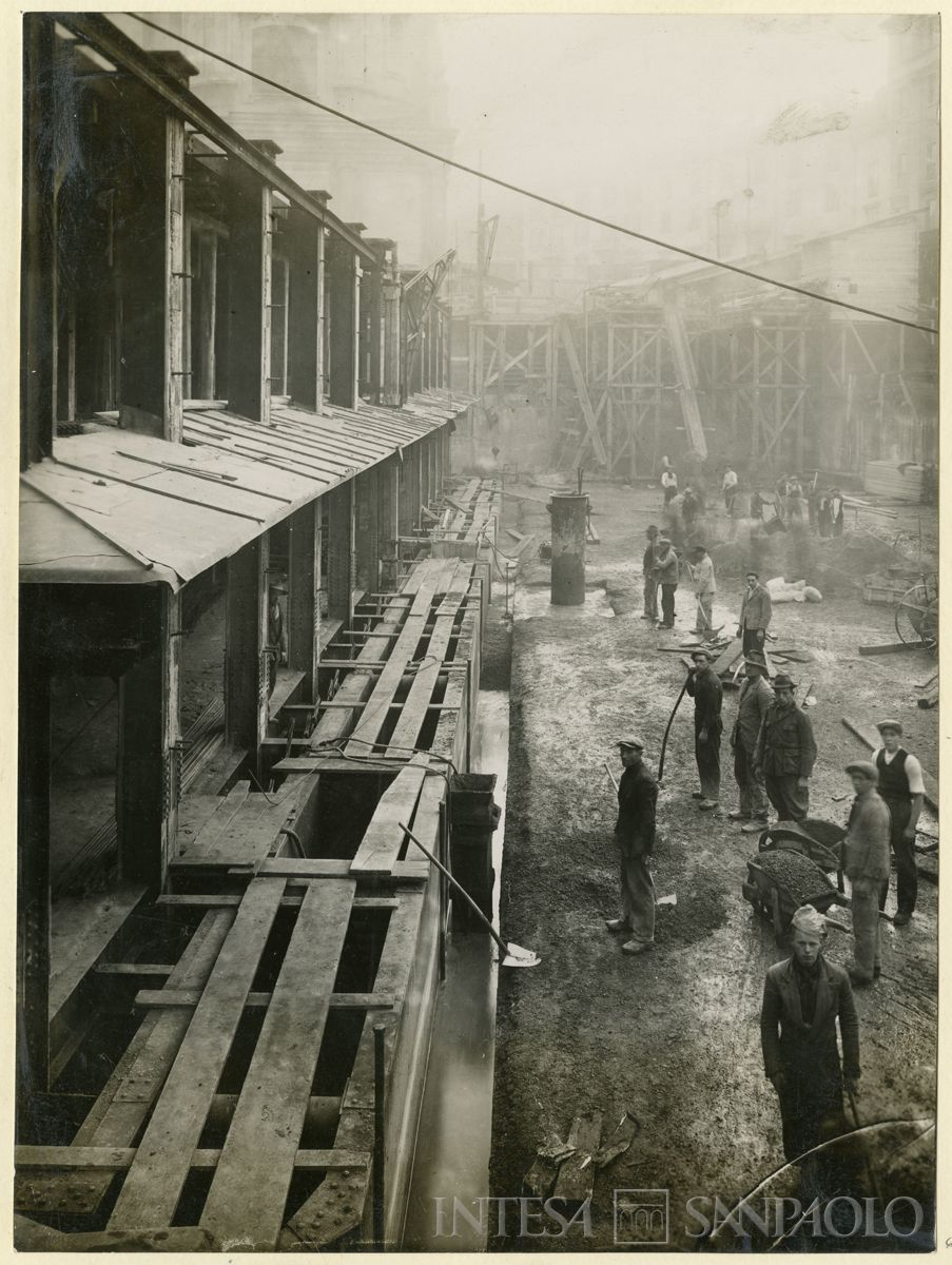 Palazzo delle Colonne, costruzione dello scafo metallico, 1938 (Riccardo Paganini)