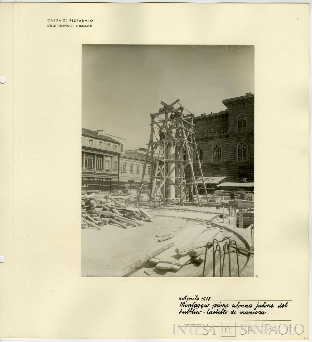 Palazzo della Colonne, montaggio della prima colonna del salone del pubblico, 1938 (Riccardo Paganini)