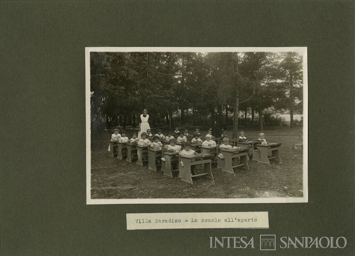 Scuola all'aperto, Villa Paradiso (Brescia), 1930 (fotografo sconosciuto)