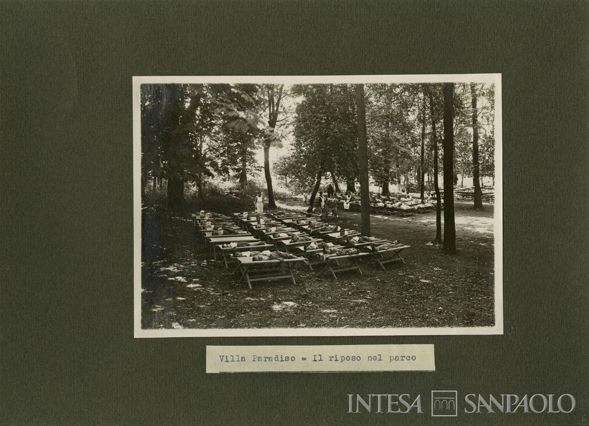 Riposo all'aperto, Villa Paradiso (Brescia), 1930 (fotografo sconosciuto)