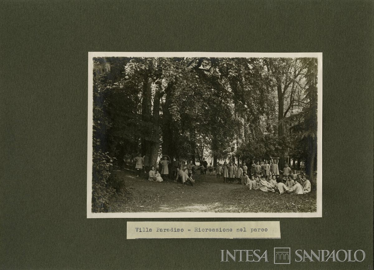 Ricreazione all'aperto, Villa Paradiso (Brescia), 1930 (fotografo sconosciuto)