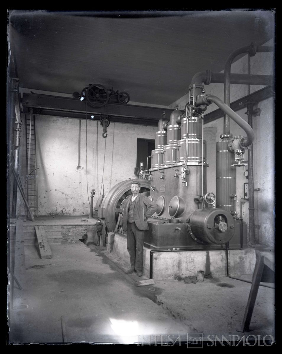 Interni di impianti e particolari dei gruppi elettrogeni, 1899-1901 (fotografo sconosciuto)