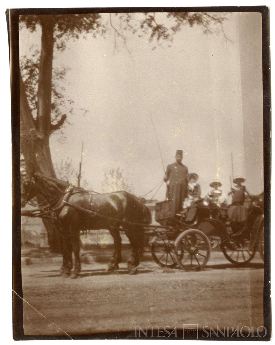 Nogara Antonietta, Giulia e Paolo sul lungo mare di Costantinopoli, 1912 (fotografo sconosciuto)
