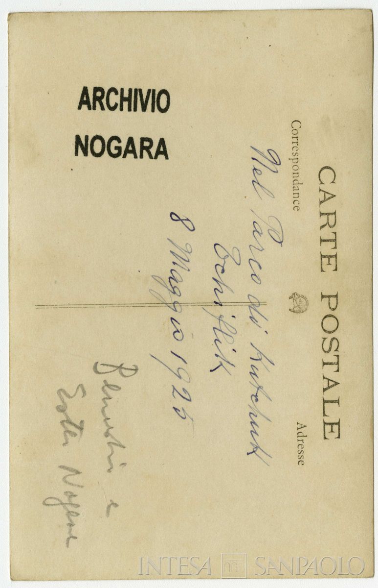 Nogara Bernardino e Ester ritratti nel parco di Kutchuk, 08 maggio 1925 (fotografo sconosciuto), verso