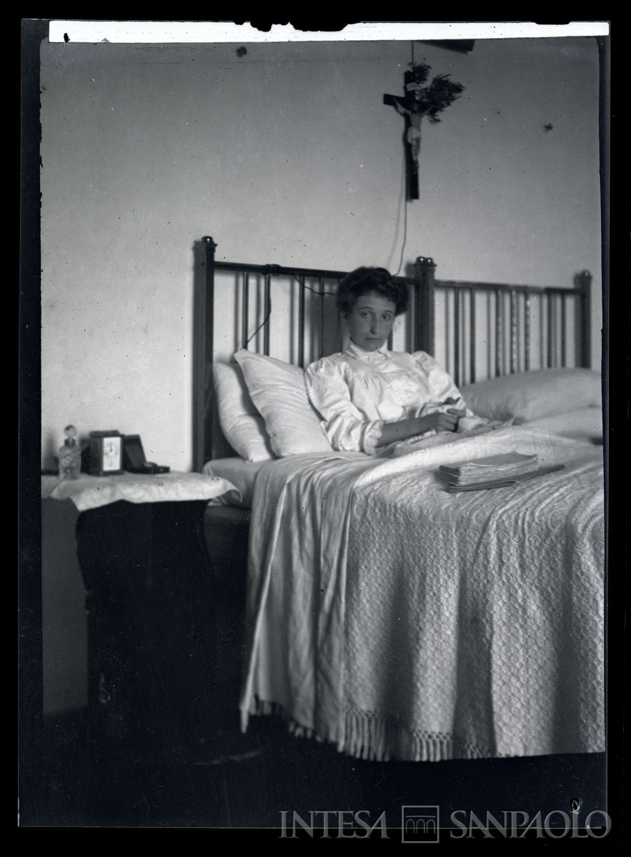 Ester Nogara a letto, malata di tifo, ottobre 1911 - dicembre 1911 (fotografo sconosciuto)