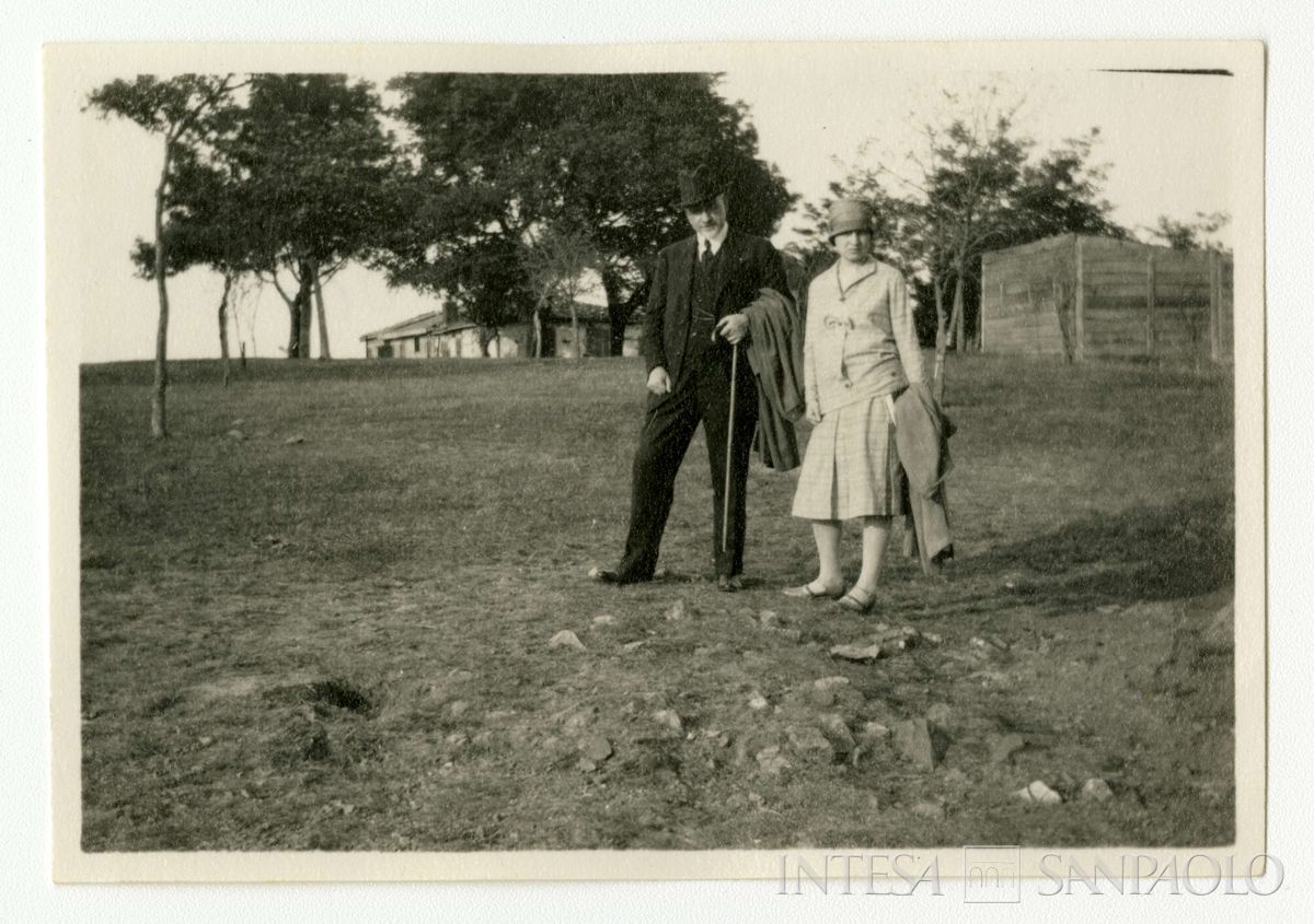 Nogara Bernardino con la figlia Antonietta durante un viaggio a Costantinopoli, 1926 (Giulia Nogara)