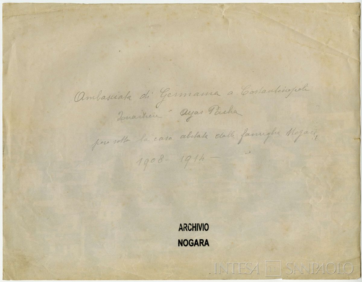 Costantinopoli, quartiere Pera, veduta dell'Ambasciata di Germania e degli edifici limitrofi, ultimo quarto del XIX sec. (Sébah & Joaillier), verso